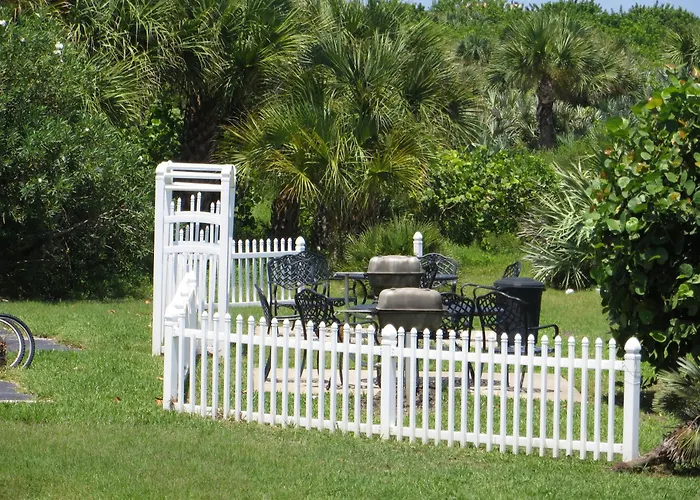 Royal Mansions Resort